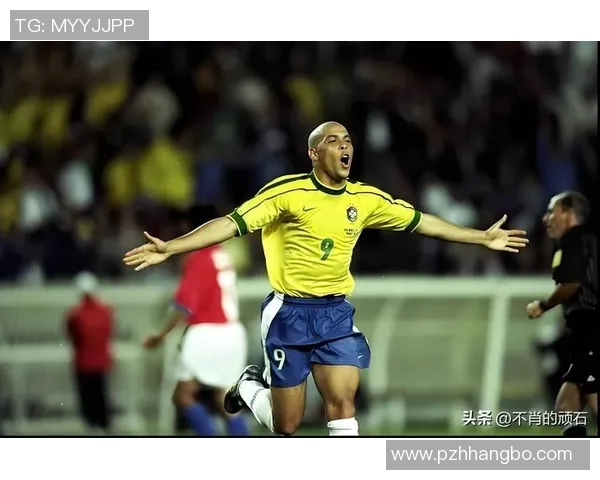 足球明星的辉煌历程与足球运动的魅力探讨PPT分享