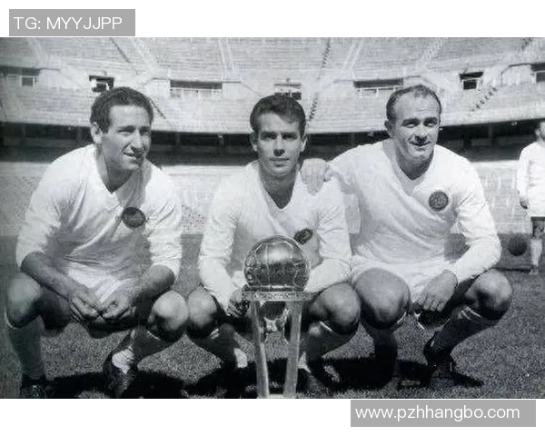 东德足球明星排名榜揭晓历史传奇球员的辉煌与成就